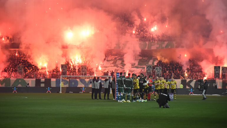 Super League: Πρόστιμο 16.500 ευρώ στην ΑΕΚ για το ντέρμπι με τον Παναθηναϊκό